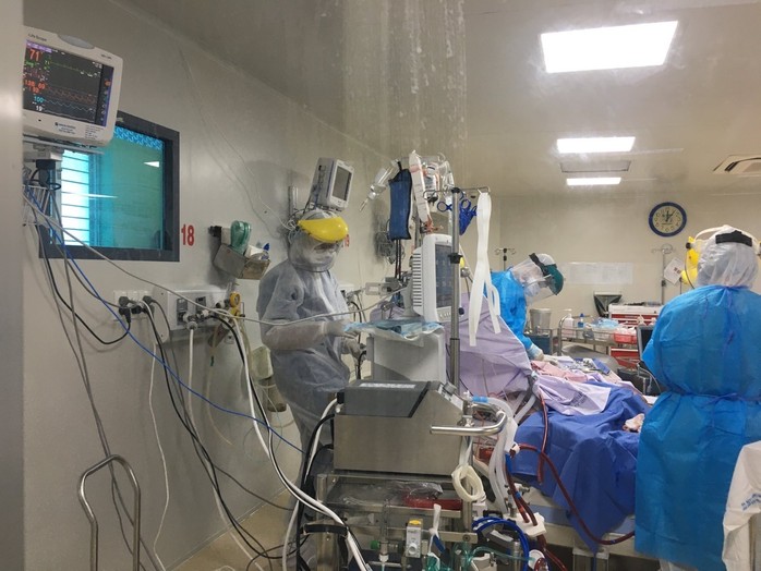 Bệnh viện Bệnh Nhiệt đới TP HCM thông tin về một bệnh nhân Covid-19 trở nặng - Ảnh 1.