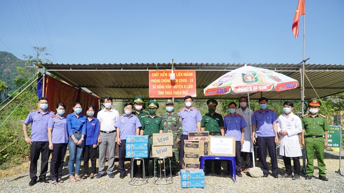 Hỗ trợ lực lượng phòng chống dịch Covid-19 trên tuyến biên giới - Ảnh 3.