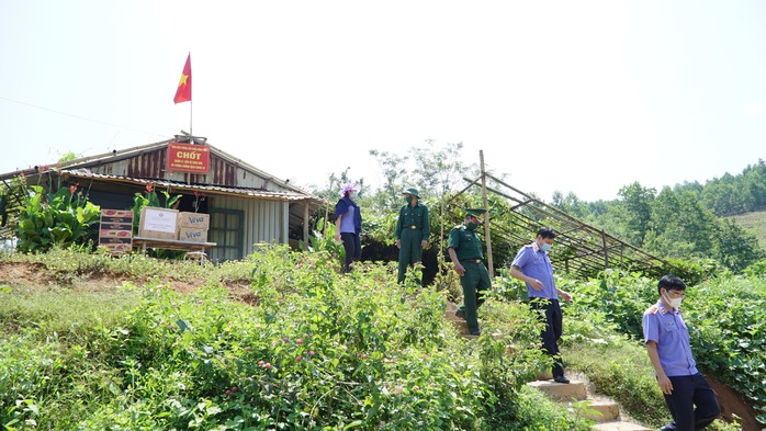 Hỗ trợ lực lượng phòng chống dịch Covid-19 trên tuyến biên giới - Ảnh 1.