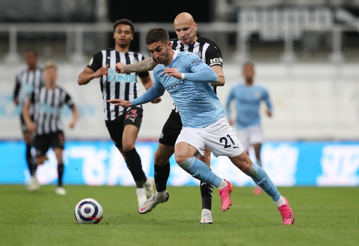 Rượt đuổi 7 bàn tại St.James’s Park, sao trẻ Man City lập hat-trick mừng tân vương - Ảnh 6.