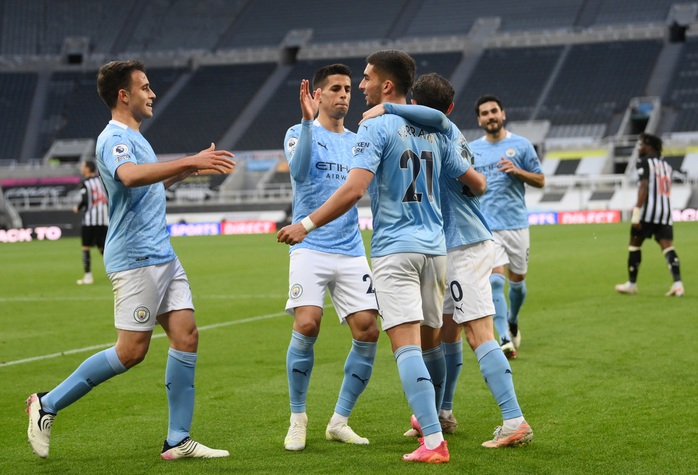 Rượt đuổi 7 bàn tại St.James’s Park, sao trẻ Man City lập hat-trick mừng tân vương - Ảnh 8.