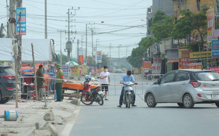 CLIP: Lập chốt giãn cách xã hội toàn huyện Việt Yên có ổ dịch Công ty Hosiden - Ảnh 9.