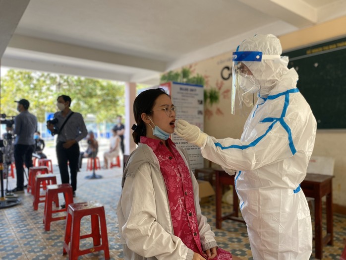 Đà Nẵng hỗ trợ Bắc Giang và Bắc Ninh 12.000 sinh phẩm xét nghiệm SARS-CoV-2 - Ảnh 1.
