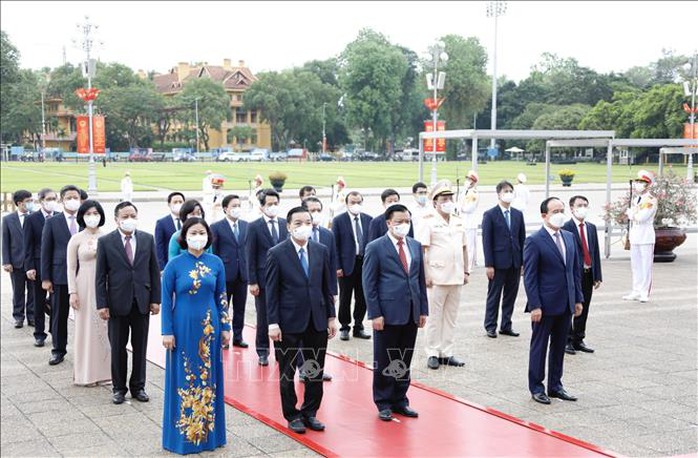 Lãnh đạo Đảng, Nhà nước vào Lăng viếng Bác - Ảnh 4.