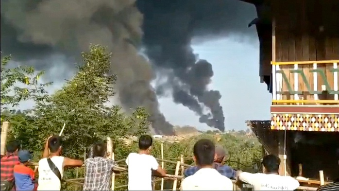 Quân nổi dậy tấn công đồn quân sự Myanmar ở thị trấn ngọc bích - Ảnh 2.