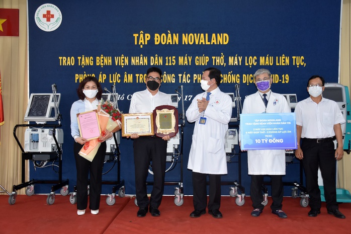 Chia sẻ gánh nặng cùng cộng đồng trước đại dịch Covid-19, Novaland chung tay góp sức - Ảnh 3. Chia sẻ gánh nặng cùng cộng đồng trước đại dịch Covid-19, Novaland chung tay góp sức - Ảnh 3.