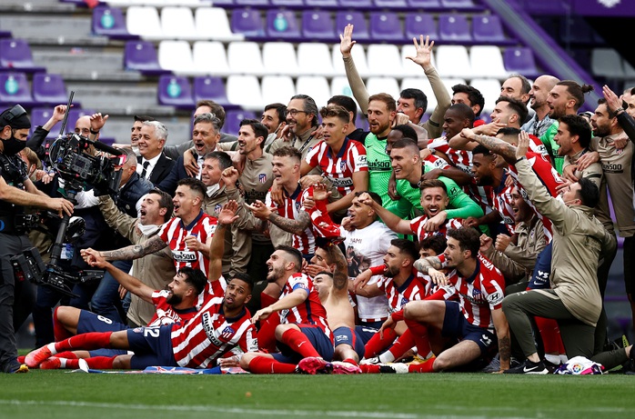 Atletico Madrid lên đỉnh La Liga - Ảnh 1.