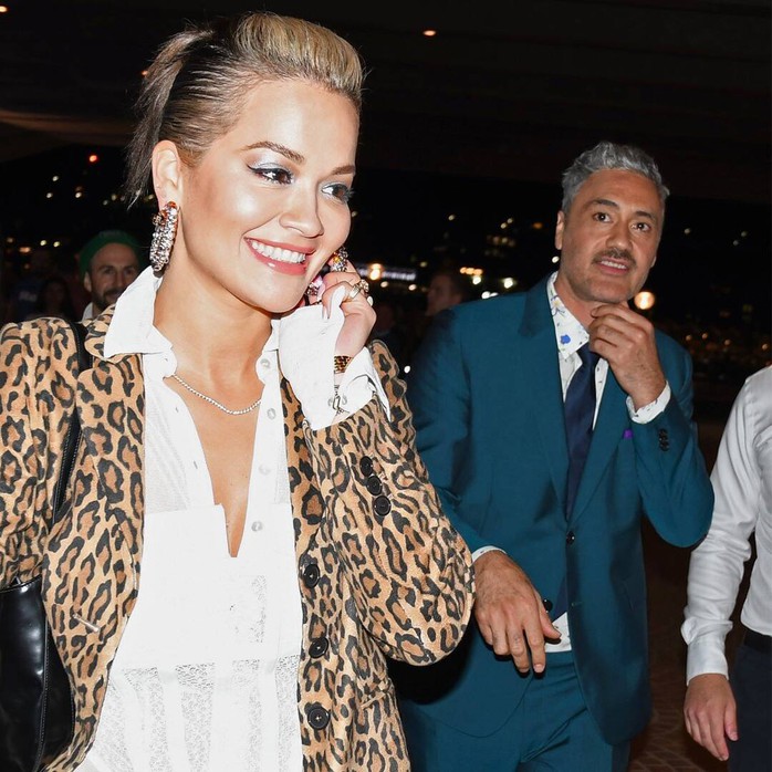 Nữ ca sĩ Rita Ora hạnh phúc bên người tình - Ảnh 3.