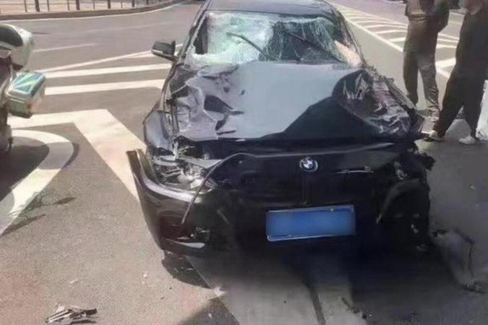 Trung Quốc: Lái xe hơi tông chết 5 người để trả thù đời - Ảnh 1.