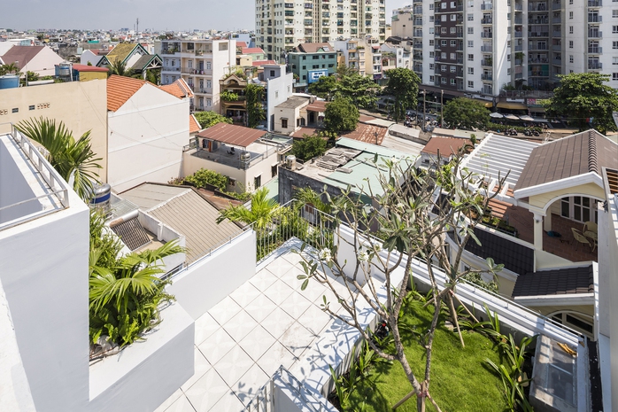 Sắp xếp không gian thành những khối hộp, ngôi nhà có nhiều ban công ngẫu hứng - Ảnh 12. Sắp xếp không gian thành những khối hộp, ngôi nhà có nhiều ban công ngẫu hứng - Ảnh 12.