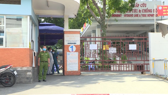 9 nhân viên y tế tại Bệnh viện quận Tân Phú tiếp xúc gần 3 ca nghi mắc Covid-19 - Ảnh 2.
