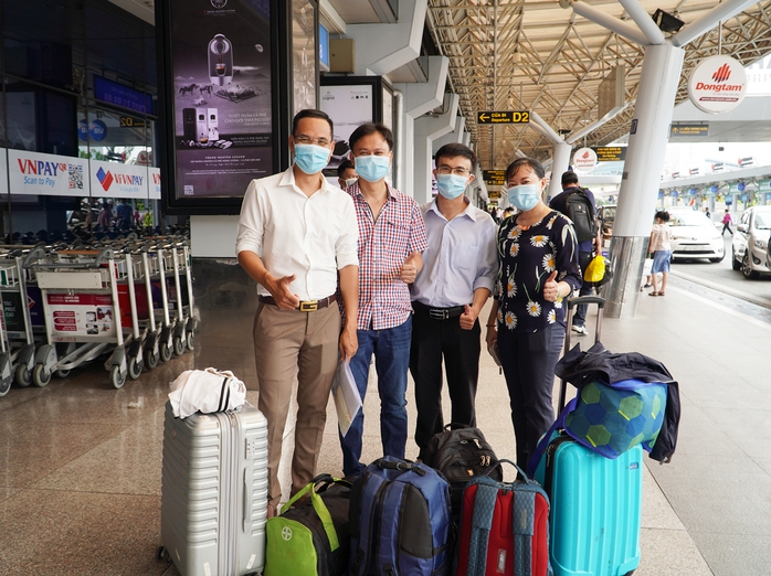 Đoàn bác sĩ Bệnh viện Chợ Rẫy lên đường sang Lào hỗ trợ chống dịch - Ảnh 1. Đoàn bác sĩ Bệnh viện Chợ Rẫy lên đường sang Lào hỗ trợ chống dịch - Ảnh 1.