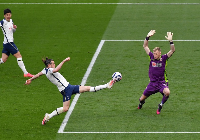 Gareth Bale lập hat-trick, Tottenham mơ tranh Top 4 Ngoại hạng Anh - Ảnh 1.
