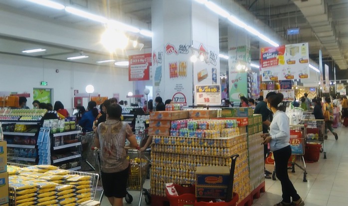 Chợ, siêu thị ở TP HCM vẫn mở bán bình thường từ 31-5 - Ảnh 2.
