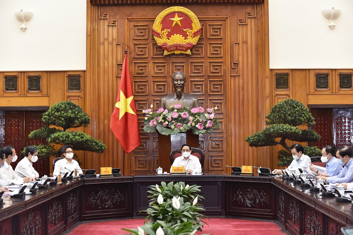 Thủ tướng Phạm Minh Chính yêu cầu hoàn thiện kịch bản chống Covid-19, tổ chức tốt kỳ thi THPT - Ảnh 1.