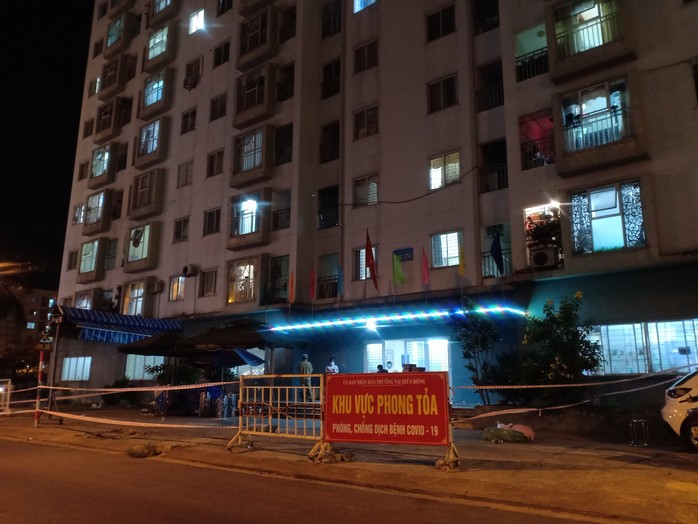 Một người định đu dây trốn khỏi khu chung cư đang phong tỏa tại Đà Nẵng - Ảnh 1.