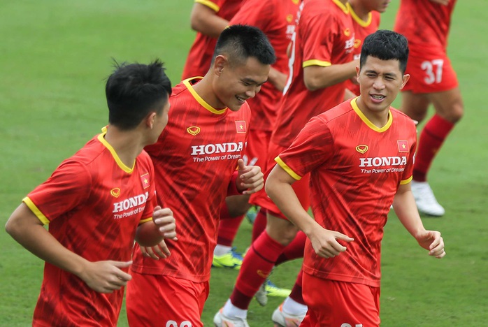CLIP: Bất ngờ đội tuyển Việt Nam chọn thời điểm giữa trưa “luyện công” - Ảnh 5.