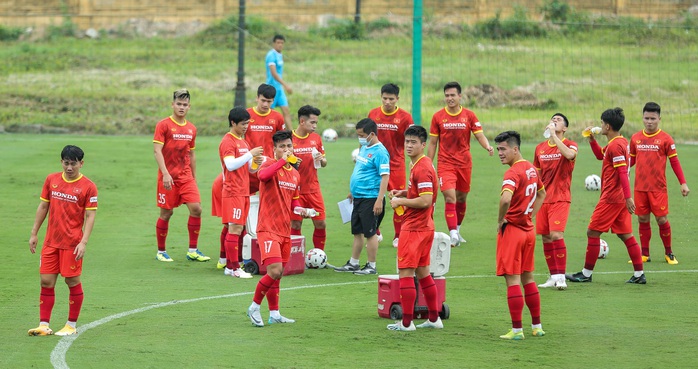 CLIP: Bất ngờ đội tuyển Việt Nam chọn thời điểm giữa trưa “luyện công” - Ảnh 10.