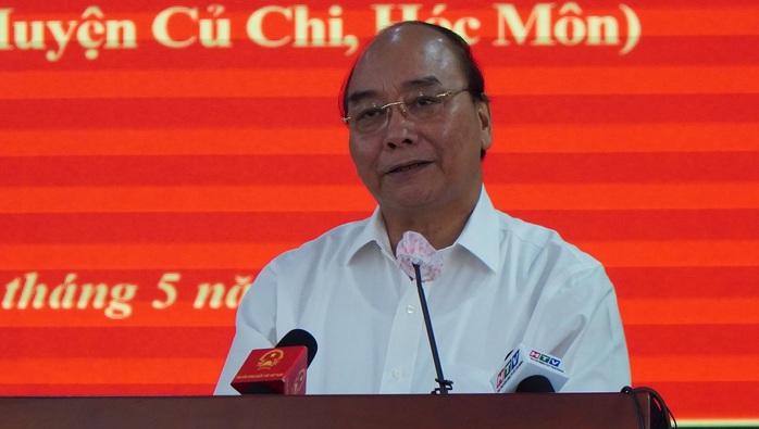 Chủ tịch nước Nguyễn Xuân Phúc tiếp xúc cử tri  ở huyện Củ Chi - Ảnh 1.