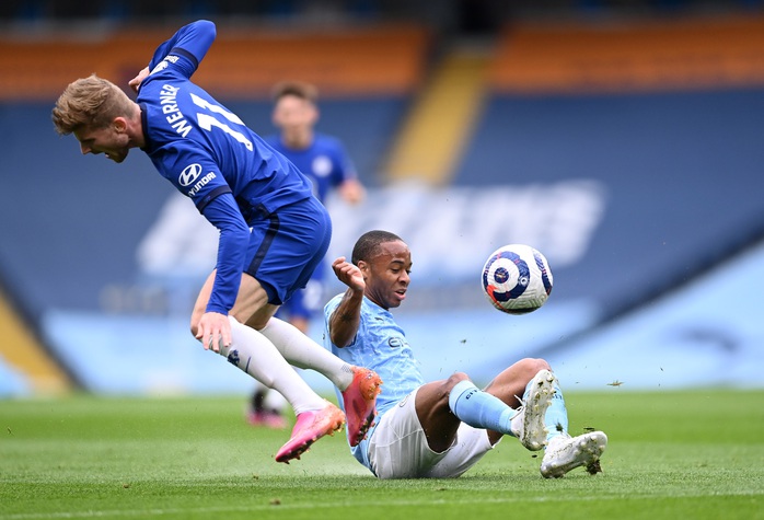 Thua ngược Chelsea ngỡ ngàng, Man City hoãn ngày vui vô địch - Ảnh 2.