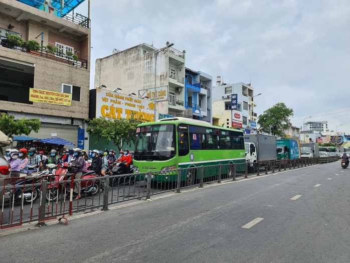 TP HCM cảnh báo gì khi làm trong cao ốc văn phòng, công ty? - Ảnh 1.