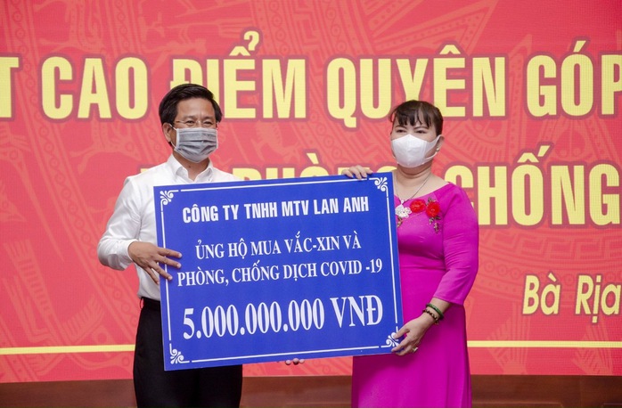 Công ty TNHH MTV Lan Anh ủng hộ 10 tỷ đồng mua vắc xin, phòng, chống dịch COVID-19. - Ảnh 2. Công ty TNHH MTV Lan Anh ủng hộ 10 tỷ đồng mua vắc xin, phòng, chống dịch COVID-19. - Ảnh 2.