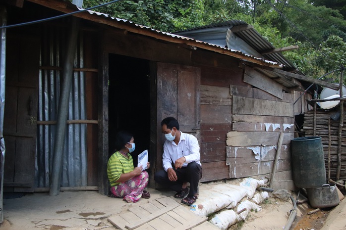Báo Người Lao Động trao 27,9 triệu đồng cho người phụ nữ tật nguyền mất nhà - Ảnh 4.