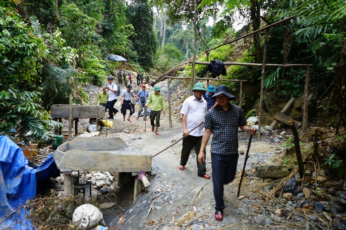 Quảng Nam sẽ dùng 6 tấn thuốc nổ đánh sập hầm vàng ở Vườn quốc gia Sông Thanh - Ảnh 1.