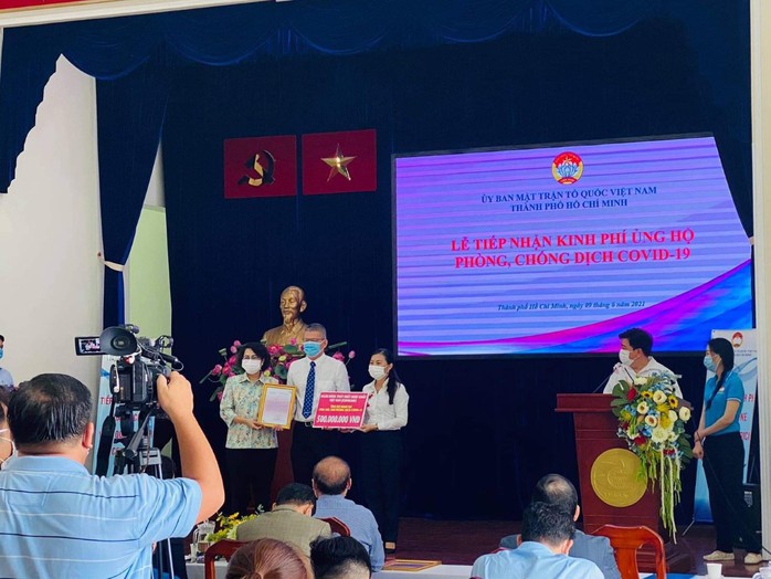 Eximbank chung tay ủng hộ Quỹ Vắc-xin phòng Covid-19 - Ảnh 1. Eximbank chung tay ủng hộ Quỹ Vắc-xin phòng Covid-19 - Ảnh 1.