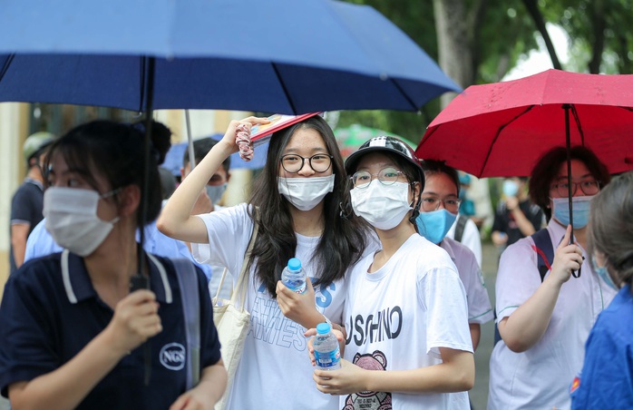 Hà Nội: Hơn 93.000 thí sinh ngày đầu tiên thi vào lớp 10 - Ảnh 1.