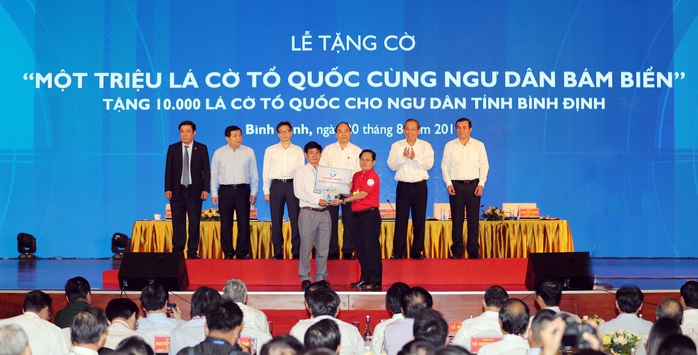 Sát cánh cùng đồng bào trên từng tấc đất quê hương - Ảnh 1.