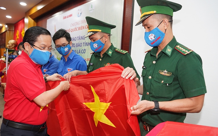 Đồng lòng bảo vệ biên cương Tổ quốc - Ảnh 1.