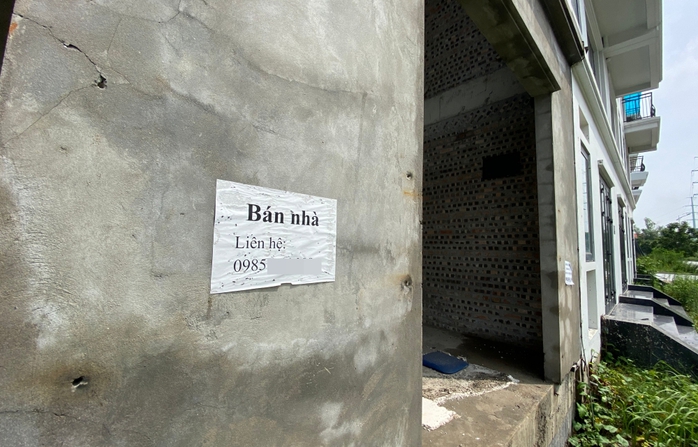 Biệt thự hàng chục tỉ đồng bỏ hoang nhiều năm ở Hà Nội - Ảnh 13.