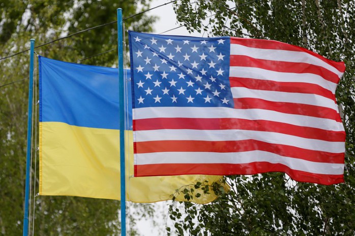 Mỹ gửi thêm hàng nóng cho Ukraine để đối phó Nga - Ảnh 1.