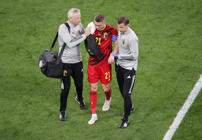 Vỡ xương hốc mắt, sao tuyển Bỉ chia tay Euro 2020 - Ảnh 4.