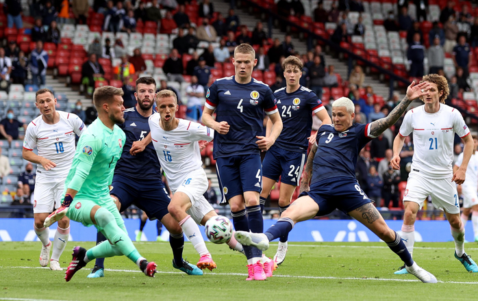 Siêu phẩm Patrik Schick bắn hạ Scotland, CH Czech lên đỉnh bảng D - Ảnh 1.