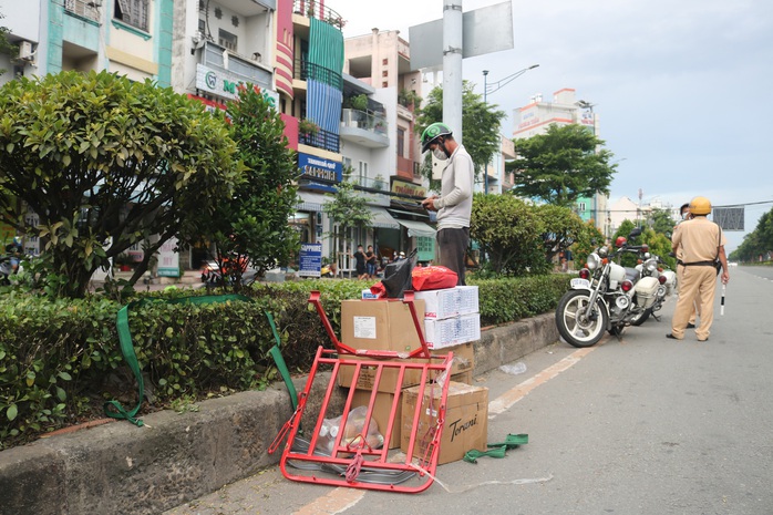 Người vi phạm lao xe về phía CSGT - Ảnh 5.