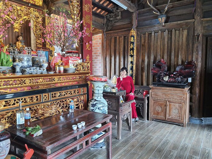 Gia đình cẩu nhà cổ hơn 100 tuổi lên nóc biệt thự - Ảnh 3.