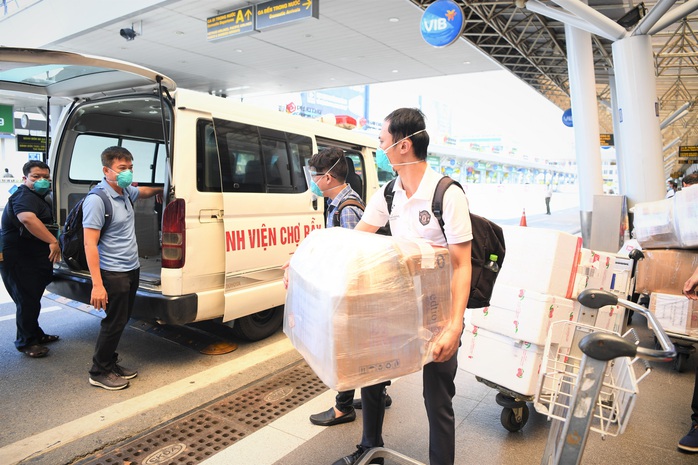 Đội phản ứng nhanh Bệnh viện Chợ Rẫy rời Bắc Giang về TP HCM - Ảnh 9.