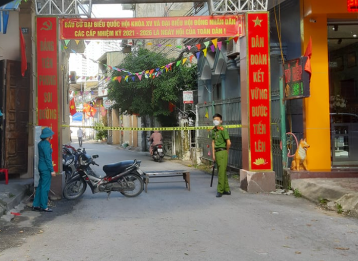 Trường hợp nữ nhân viên làm tóc mắc Covid-19: Kết quả xét nghiệm hàng ngàn mẫu - Ảnh 2.