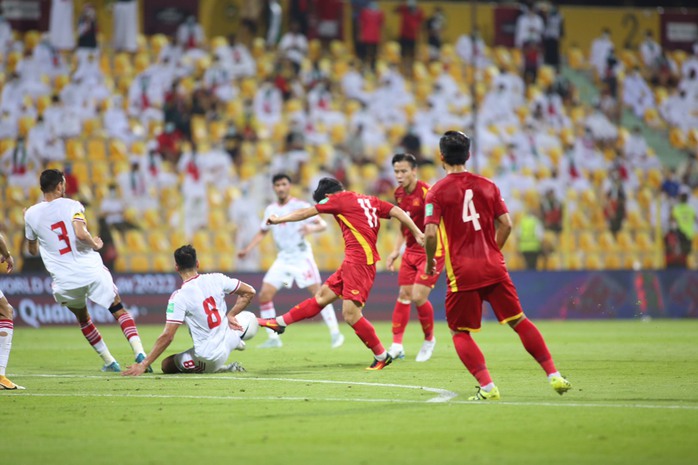 HLV Bert van Marwijk: Thắng Việt Nam là trận hay nhất của UAE - Ảnh 2.