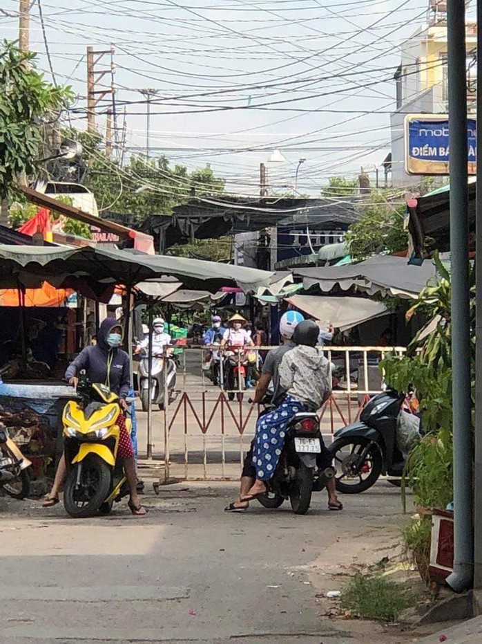 Đồng Nai phong tỏa chợ ở Long Bình Tân bên cạnh siêu thị Big C - Ảnh 6.