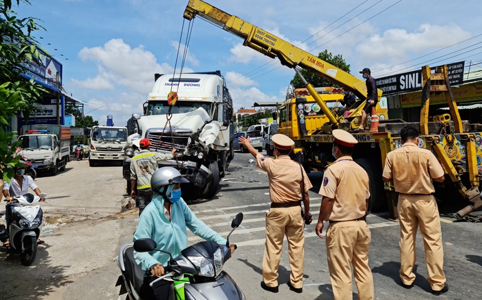 “Ngáo đá”, tài xế xe đầu kéo gây tai nạn rồi chạy như điên - Ảnh 1.