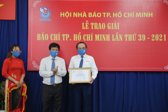 Báo Người Lao Động đoạt 8 giải Báo chí TP HCM năm 2021 - Ảnh 9.
