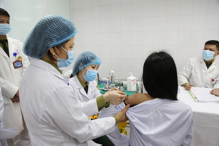 1.000 tình nguyện viên đã tiêm thử nghiệm mũi 1 vắc-xin Covid-19 Nanocovax - Ảnh 1.
