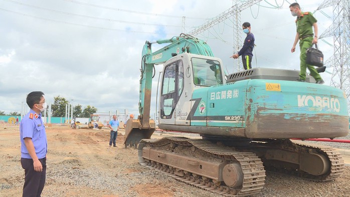 Ghim vị trí để lấy trộm 3 hộp đen, 1 màn hình trị giá hơn 500 triệu đồng - Ảnh 3.