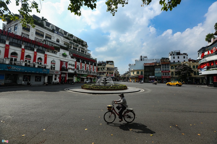 Giám đốc ADB: Việt Nam nên hỗ trợ trực tiếp doanh nghiệp, cá nhân - Ảnh 1. Giám đốc ADB: Việt Nam nên hỗ trợ trực tiếp doanh nghiệp, cá nhân - Ảnh 1.