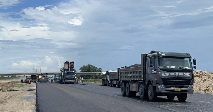 Cao tốc Trung Lương – Mỹ Thuận: Thực hiện nhiệm vụ kép đối phó dịch Covid-19  và duy trì thi công - Ảnh 2.