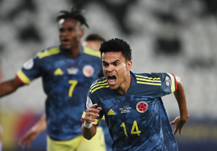 Ngược dòng nghẹt thở hạ Colombia, Brazil giành vé tứ kết Copa America - Ảnh 2.