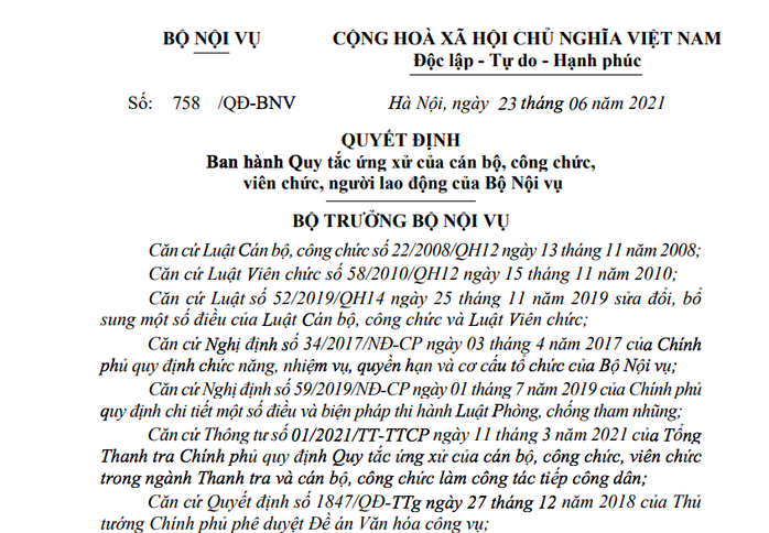 Công chức, viên chức Bộ Nội vụ phải mặc váy dài quá đầu gối, không xẻ tà quá cao - Ảnh 1.